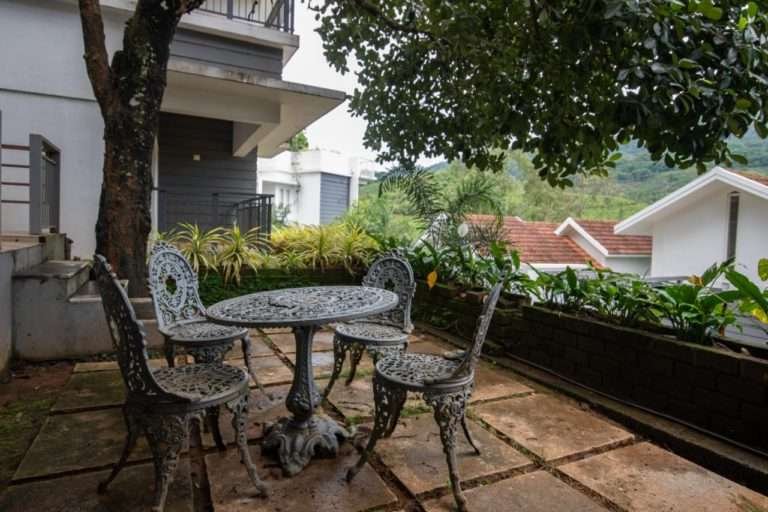 Experience Opulence at Dazzle Villa Resort"